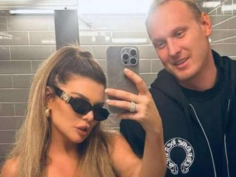 Стерта из жизни: из соцсетей покойного Тиммы внезапно пропали фото Седоковой