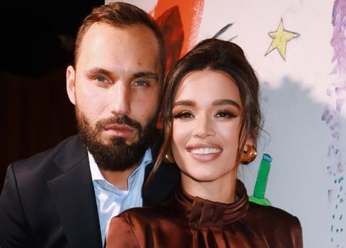 Бородина вместе с Сердюковым улетела на родину своих любимых сериалов