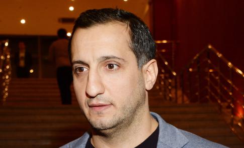 «Такая вот работа»: Арарат Кещян рискует здоровьем ради сцены