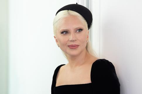 Папарацци запечатлели пикантно одетую Леди Гагу на свидании с женихом