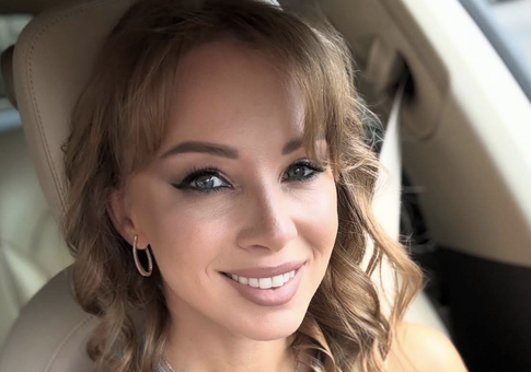 Покинувшая Россию Полина Диброва снялась в красном купальнике: фото