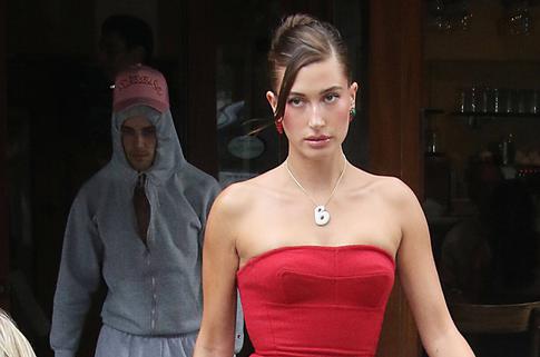 Хейли Бибер призналась, что ее раздражают сравнения с Селеной Гомес