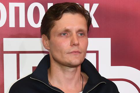 «Я хотел дочку»: Евгений Санников рассказал об опыте отцовства