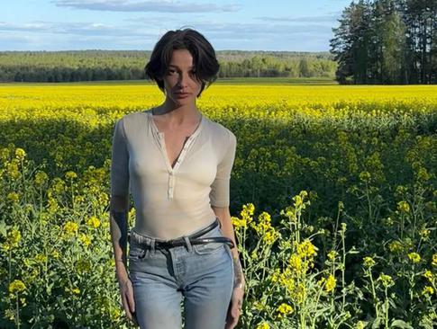 «Это музей»: Ивлеева восхитилась уникальным деревенским туалетом