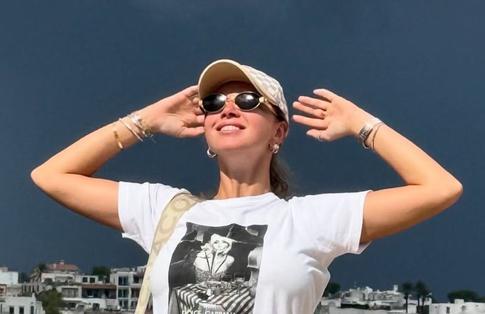 «Пора присматривать папика»: фолловеры улетевшей в Италию Дибровой дали ей совет