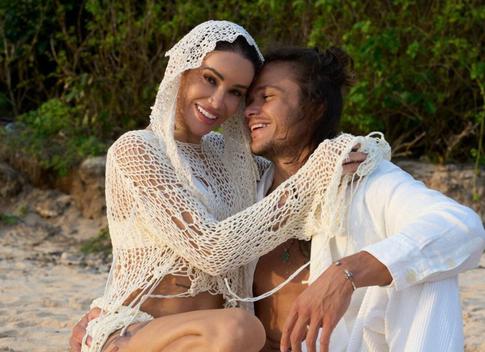 «У сыновей просил разрешение»: жених Айзы брал «благословение» на брак у ее родни