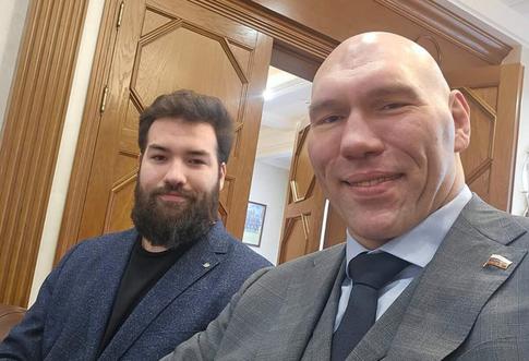 Сын Валуева решил пока не знакомить свою пассию с родителями