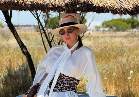 Полина Диброва, улетевшая с детьми в Африку, показала фото с жирафом