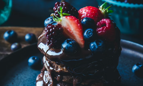 Тянет на сладкое: почему именно по утрам и как есть сахар без вреда