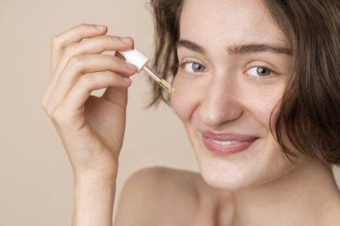 Блестящий результат без жирного блеска: как правильно выбрать эмульсию для лица