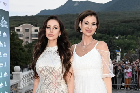 Дочь Анны Ковальчук отпраздновала юбилей с хеллоуинским размахом: фото