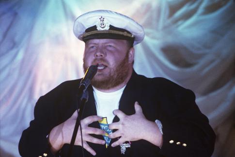 Исчез с экранов и был записан в «покойники»: как сейчас выглядит звезда 90-х Сергей Крылов