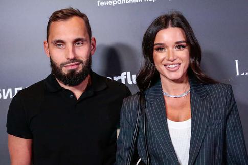 Бородина улетела с мужем в Париж праздновать день рождения Орловой