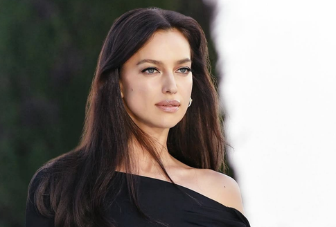 39-летняя Ирина Шейк поразила смелой фотосессией в ретро-стиле