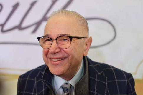 Трогательный снимок Петросяна с сыном покорил соцсети: «Какая нежность!»