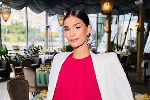 «Как же счастлив папа!»: Шубская растрогала поклонников снимками с отцом