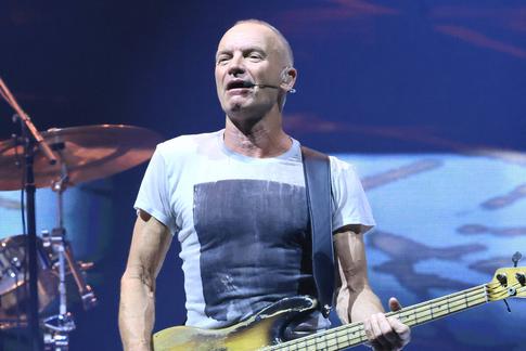 Певец Стинг в третий раз отменил концерт из-за проблем со здоровьем