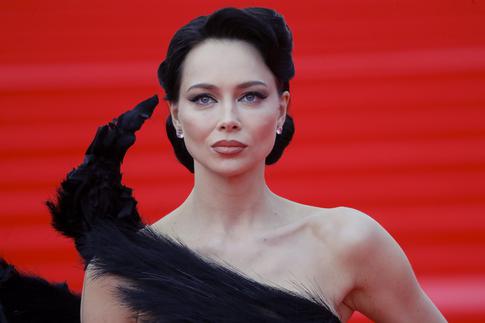 Самбурская показала ошибку прошлого: звезда три года не может свести тату