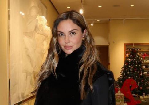 Агата Муцениеце родила третьего ребенка