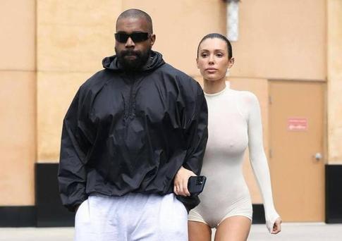 Бьянка Цензори не хотела надевать «голое» платье на «Грэмми», но Канье Уэст настоял