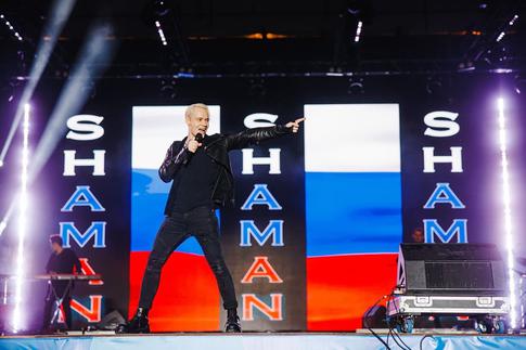 «Прицепились к моим кожаным штанам»: Шаман рассказал о травле среди звезд