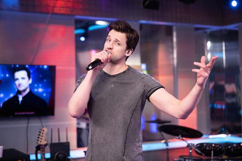 Колдун предложил дарить его песню вместо букетов на 8 марта