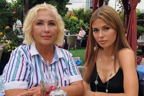 «Хейтерам привет»: мать Бони помирилась с изуродовавшим ее хирургом