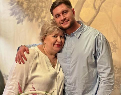 Критиковавшая Бузову мама Давы резко изменила мнение о невестке: что случилось