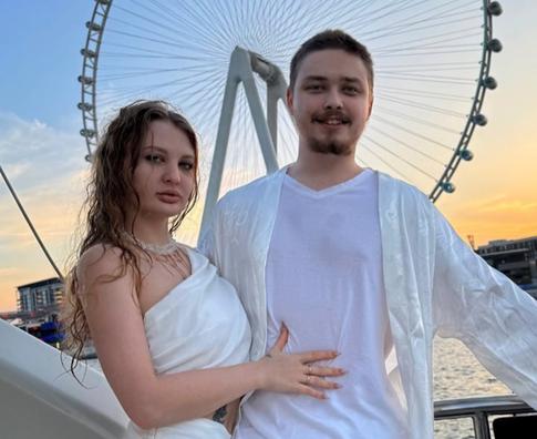 Невестка Наташи Королевой призналась, что улетела с семьей из России