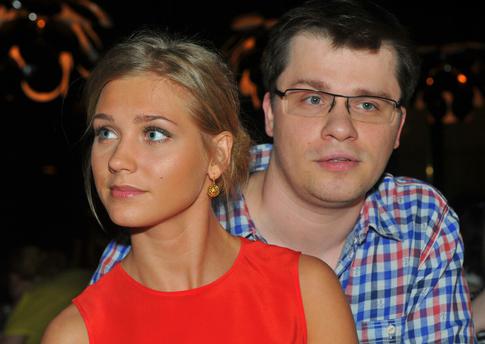 «Что-то тут не так»: Асмус озадачила фанатов, поздравив Харламова с днем рождения