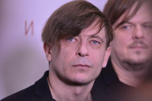 Лева* из «Би−2» соврал о продаже квартиры: жилье переписано на члена семьи