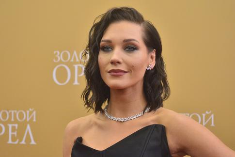 «Наряжаться — не мешки ворочать»: вот сколько потратила Асмус на платье для выхода