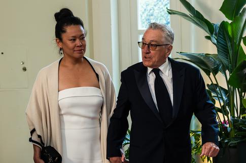 81-летний Роберт Де Ниро засветился на свидании с 45-летней пассией