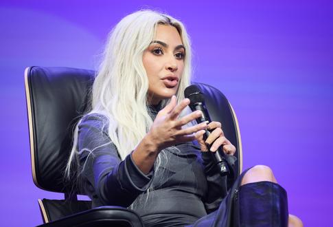 Орудие инквизиции: Ким Кардашьян шокировала следами на теле от жуткого корсета