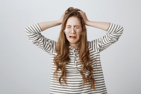 Скрытая причина головной боли: что важно знать про позвоночник