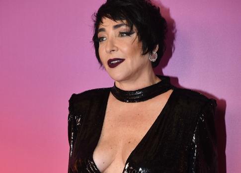 Лолита в черном образе показала грязную гримерку перед шоу