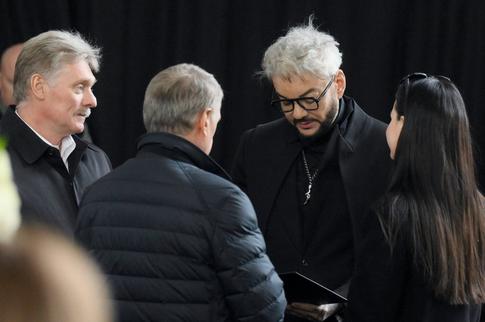 Стало известно, сколько стоило место на кладбище, где похоронили Бедроса Киркорова