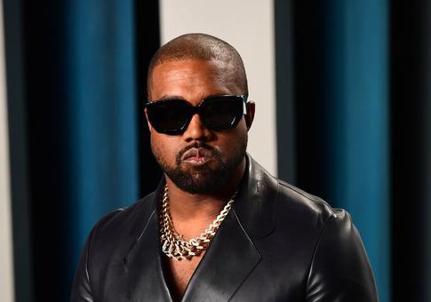 Канье Уэст обвинил клан Кардашьян в торговле его «темнокожими» детьми