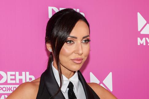 «Подарков не жду»: Алсу сделала признание накануне 8 Марта