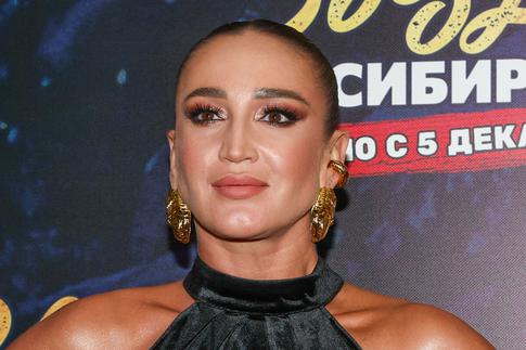 «Еле-еле перемещаюсь»: Бузова пожаловалась на бессилие из-за нагрузок