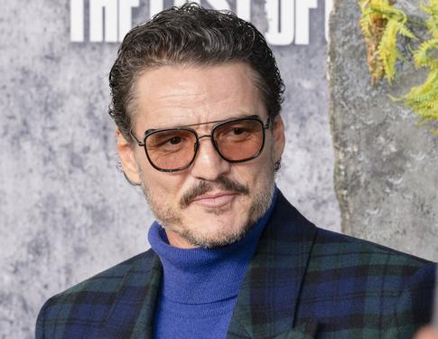 Развратник из «Игры престолов» прокомментировал свидание с Дженнифер Энистон