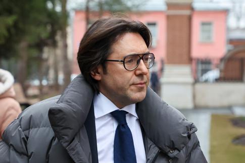 «Передала заботу»: Андрей Малахов высказался об участи дочери Ларисы Голубкиной