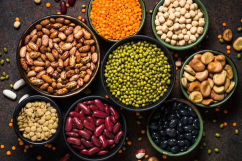 Белок, клетчатка и витамины: 5 простых и вкусных рецептов с бобовыми от шеф-повара