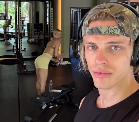 Елена Перминова показала подтянутую фигуру на совместной тренировке с возлюбленным