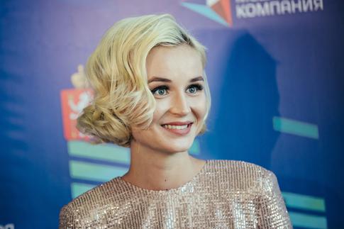 Полина Гагарина поделилась историей подвига деда-разведчика в годы ВОВ