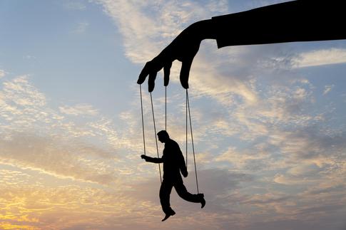 Психология манипуляций: как их распознать в личных и профессиональных отношениях