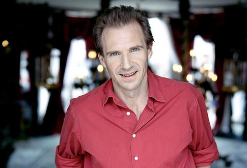 62-летний Рэйф Файнс шокировал поклонников своей физической формой