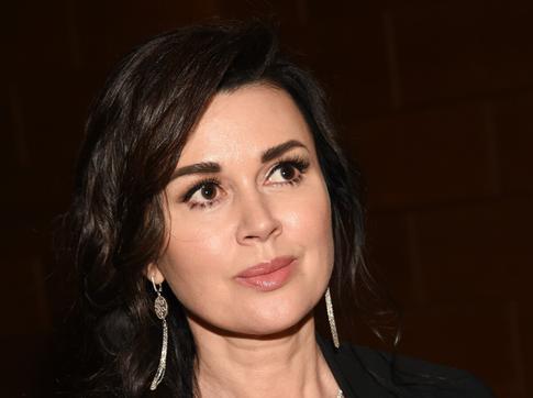 Родные покойной Заворотнюк отметили ее 54-летие: муж и дочь прибыли на могилу