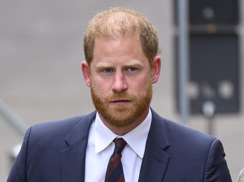 «Промыла ему мозги»: принц Гарри не навестил отца из страха перед Меган Маркл