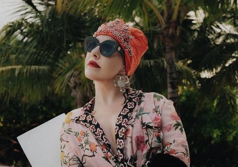 «Миллион лайков»: Ида Галич восхитилась игривым пляжным образом Собчак